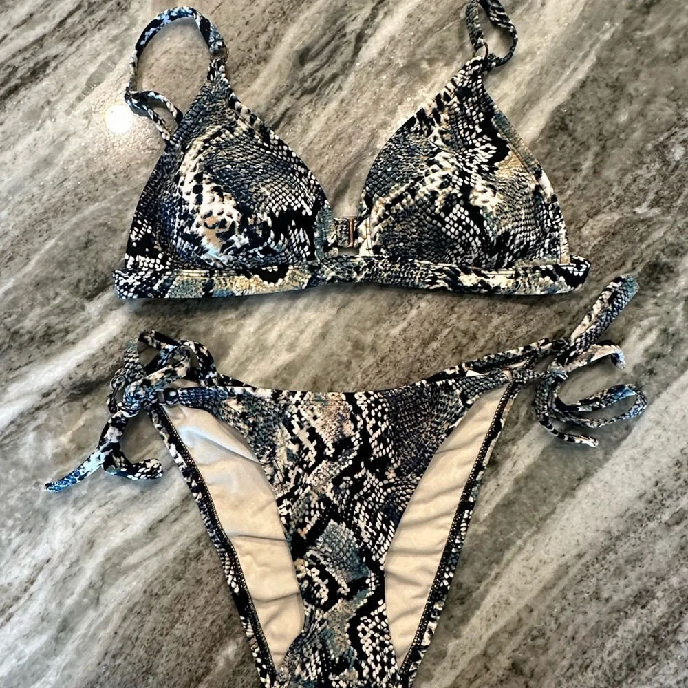 Shade & Shore 2-Piece Snake Triangle Bikini Top (M) and Cheeky Bottom (S) - Picture 2 of 5